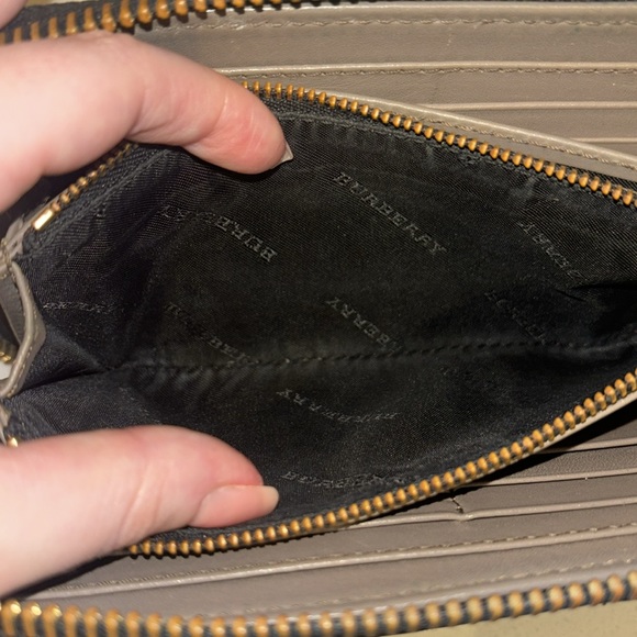 Burberry Authentic Heritage Grain Zip Around Wallet Pale Taupe - Picture 7 of 11